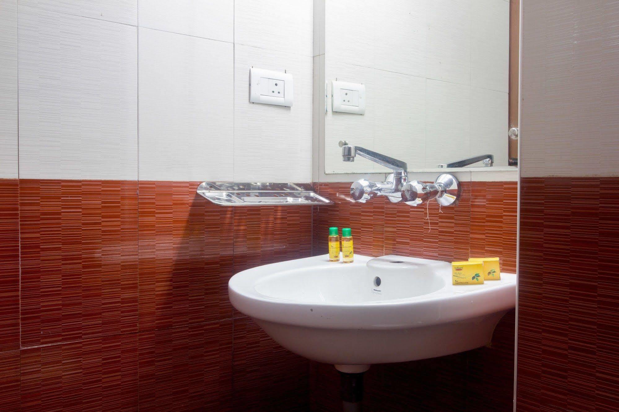 Fabhotel Khems Shoram Palace Road Ooty Esterno foto