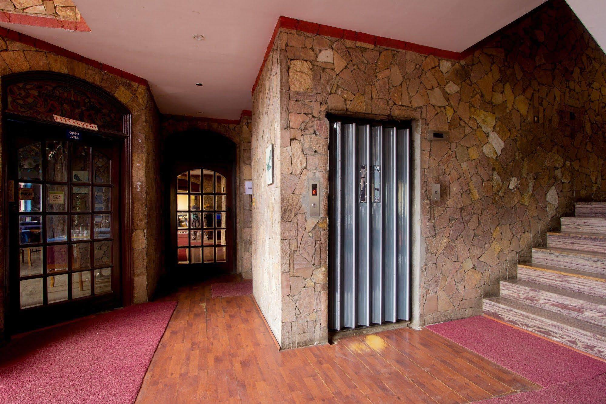 Fabhotel Khems Shoram Palace Road Ooty Esterno foto